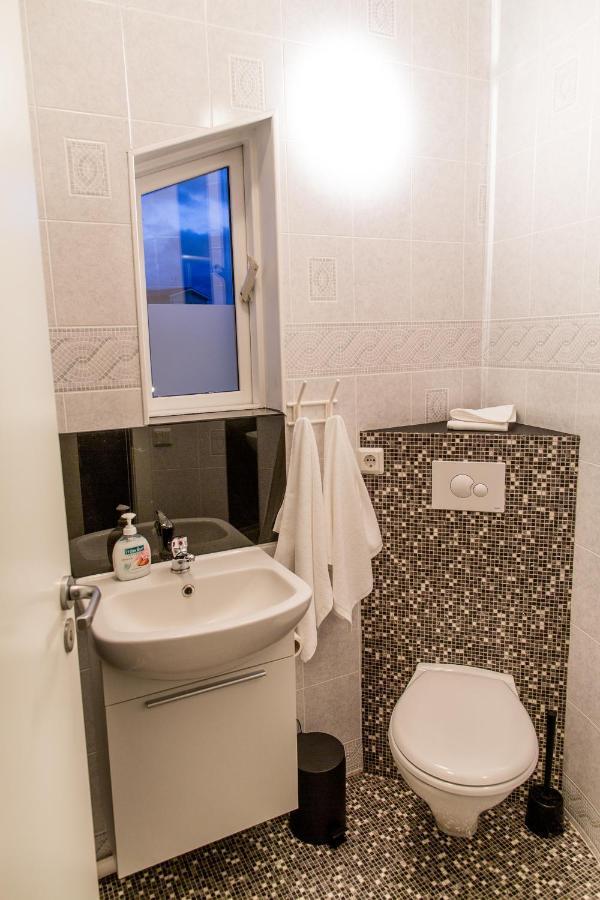 Lava Apartments & Rooms آكيورِيْري المظهر الخارجي الصورة