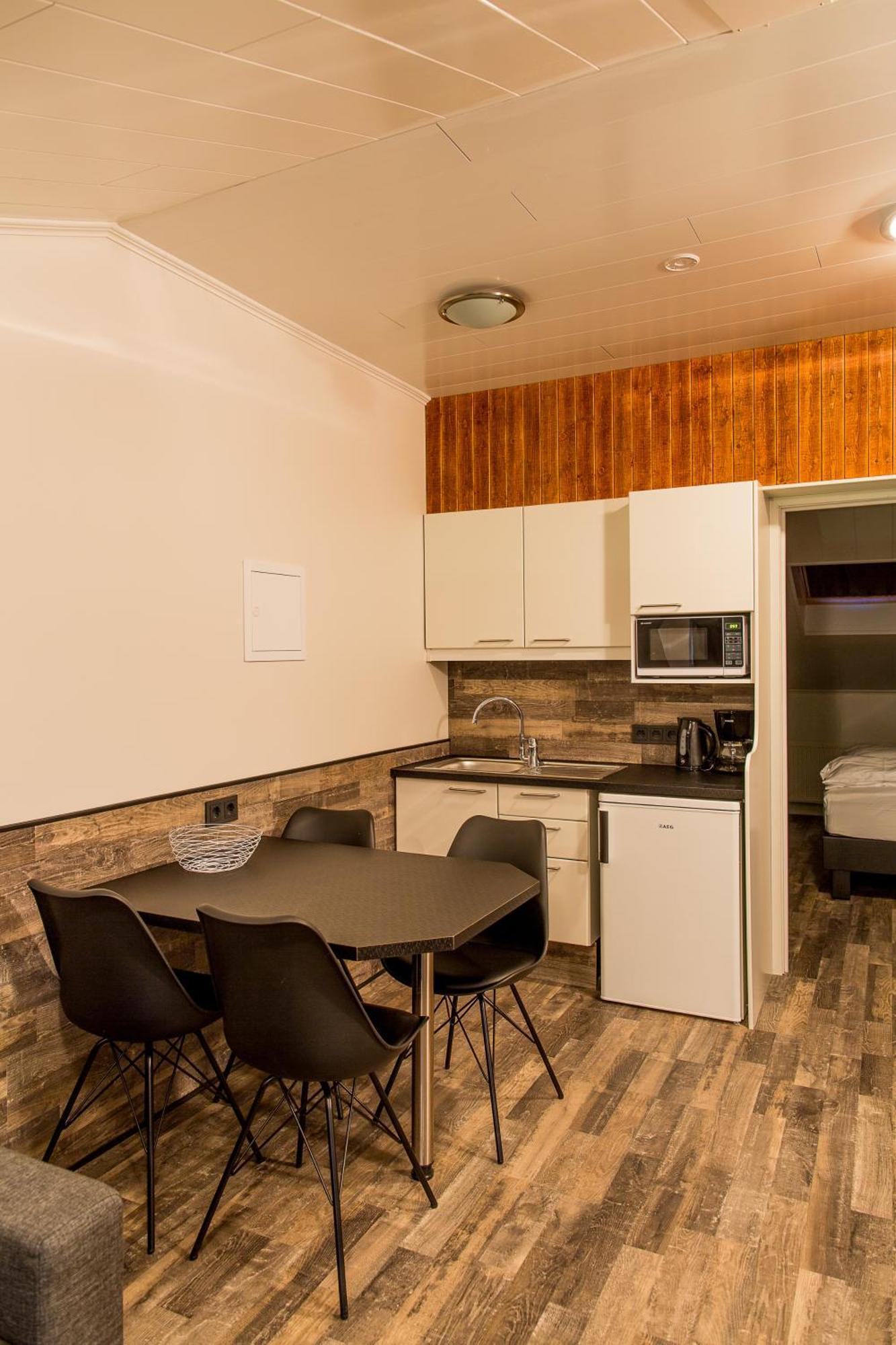 Lava Apartments & Rooms آكيورِيْري المظهر الخارجي الصورة