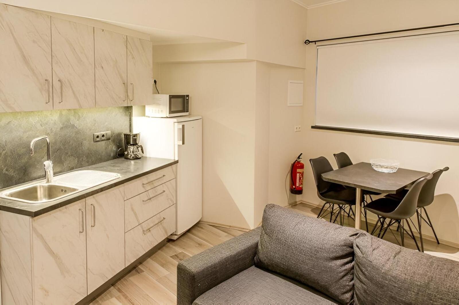 Lava Apartments & Rooms آكيورِيْري المظهر الخارجي الصورة
