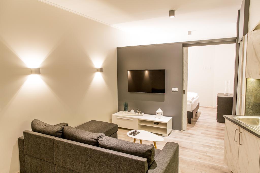 Lava Apartments & Rooms آكيورِيْري المظهر الخارجي الصورة